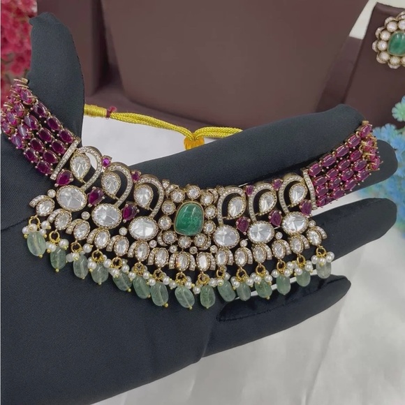 Soverian Polki Kundan Choker Necklace - Picture 3 of 3